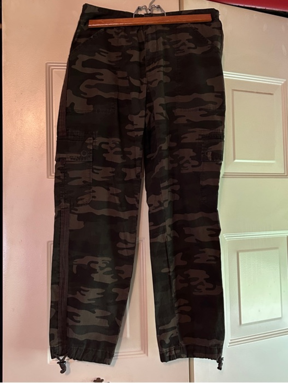 Women's Camouflage Cargo Joggers - Olive Camo